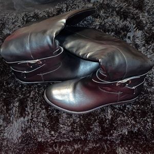 Man made knee boots color black